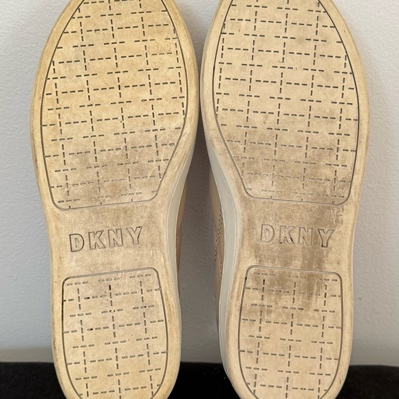 DKNY | Brayden Court Sneakers | Size 5 | Quilted Leather | Neutral Beige - Picture 4 of 4